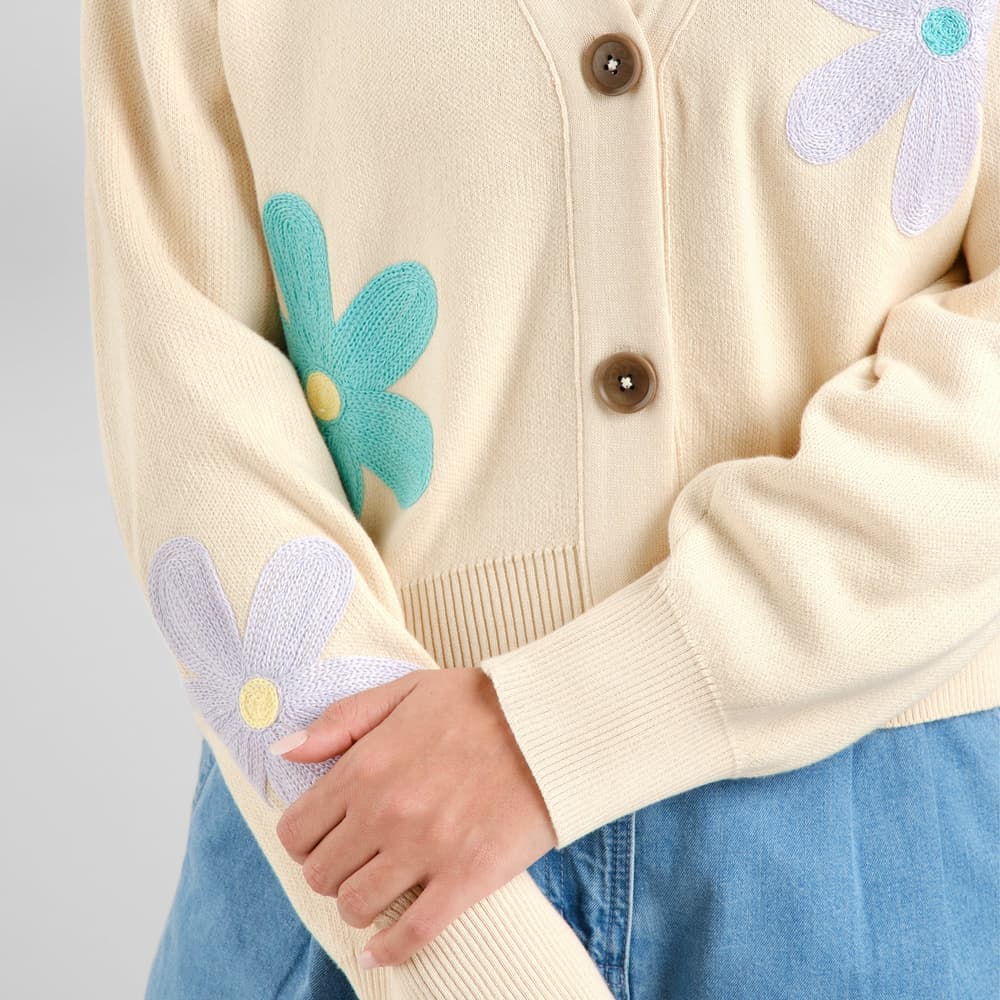 Cardigan Kanan Application Flower Vanilla White