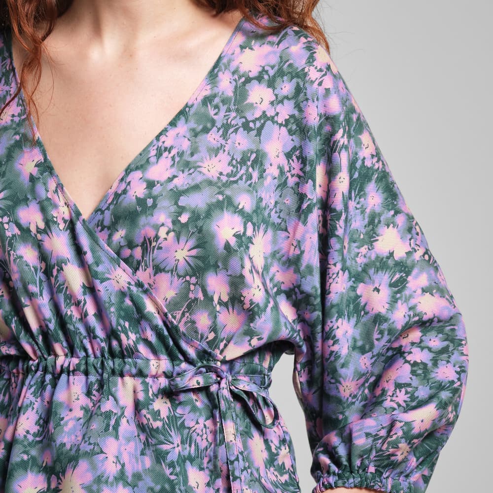 Wrap Top Rosenvik Blurred Flowers Purple