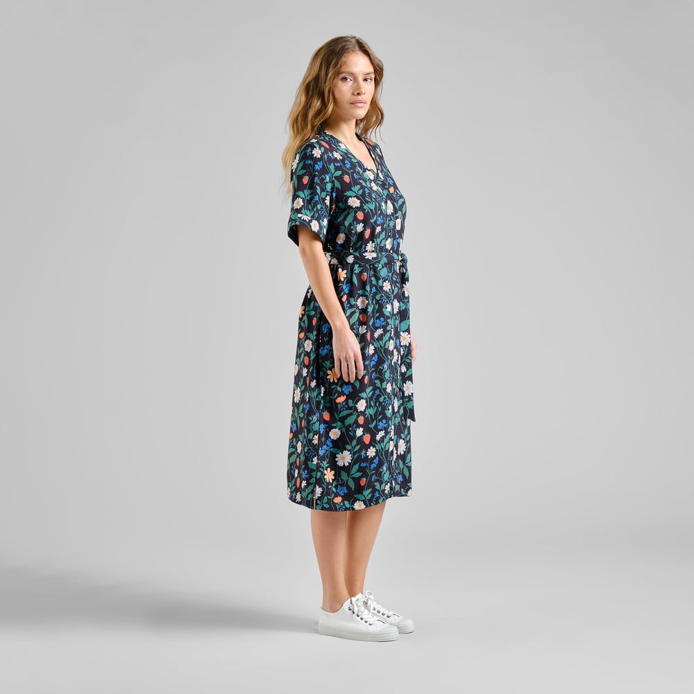 Dress Kallvik Strawberry Field Black