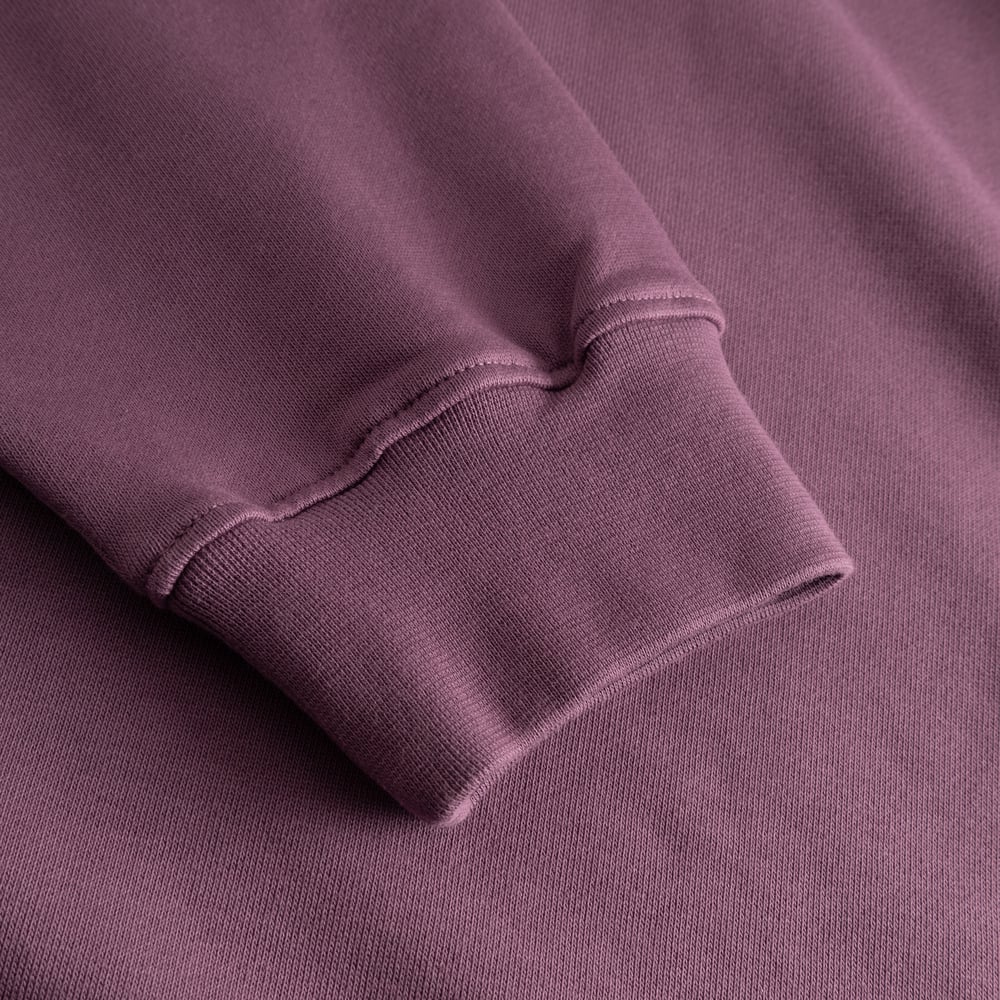 A close-up of the ribbed cuff and sleeve of the Sweatshirt Malmoe Base in Berry Purple, showing the soft fabric detail.