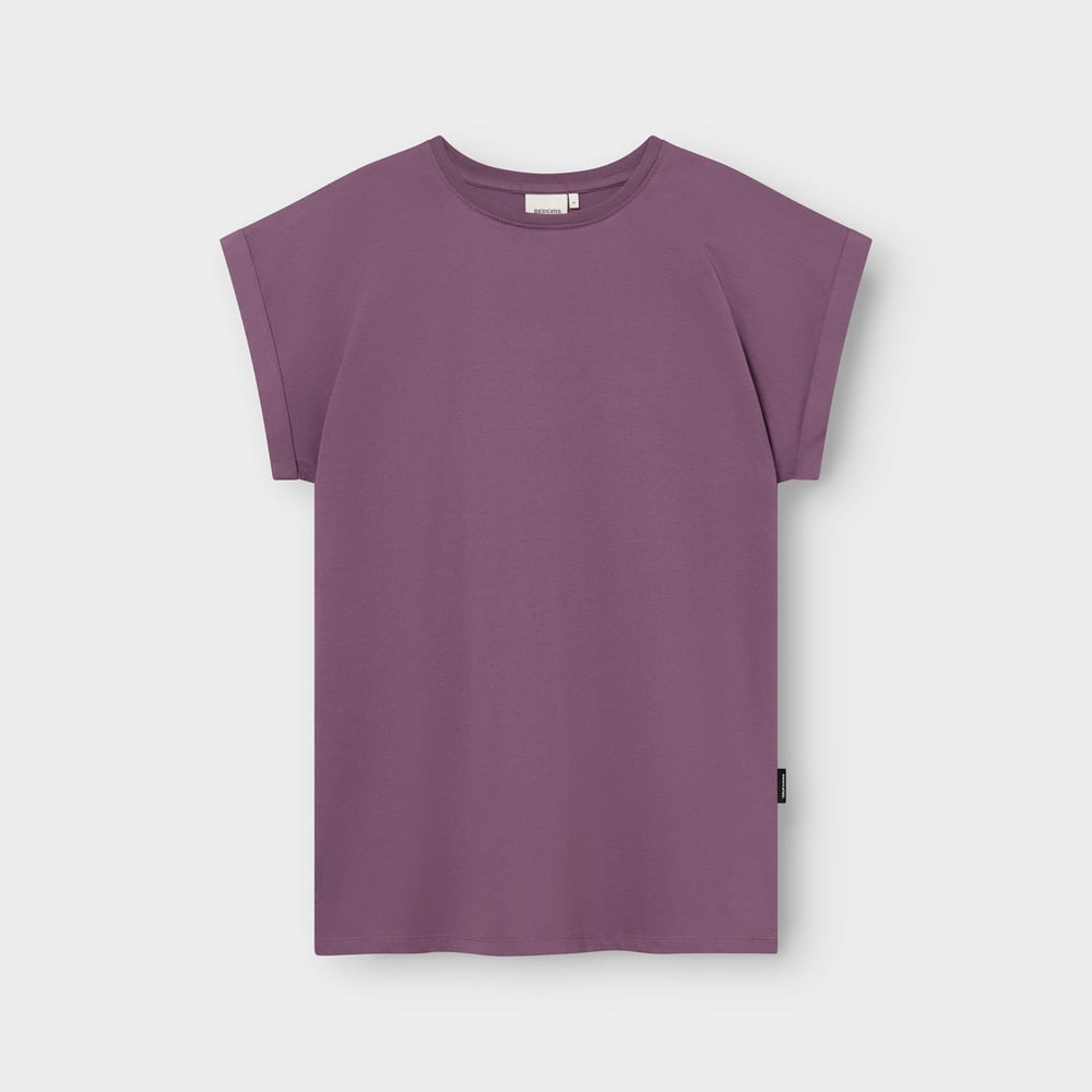 The women's Visby Base t-shirt in Berry Purple, laid flat to show off its folded sleeves and slim silhouette.