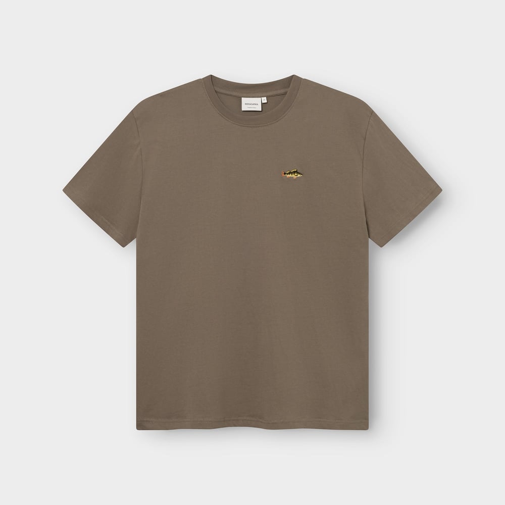 Front view of the Stockholm t-shirt in Bungee Green, featuring a small embroidered perch on the left chest.
