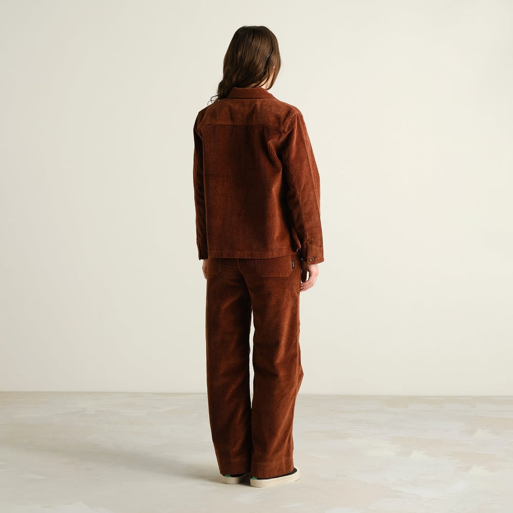 Back view of a model wearing the Workwear Pants Vara Corduroy in Cappuccino Brown, styled with the matching corduroy jacket.