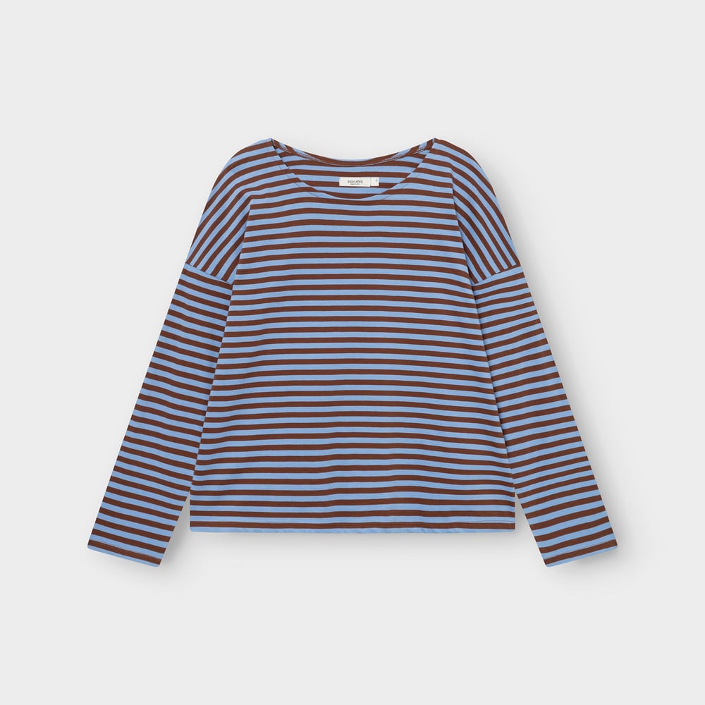 Studio shot of the Top Humledal Stripes in Cappuccino Brown and Cornflower Blue, a loose fit, long-sleeved t-shirt.