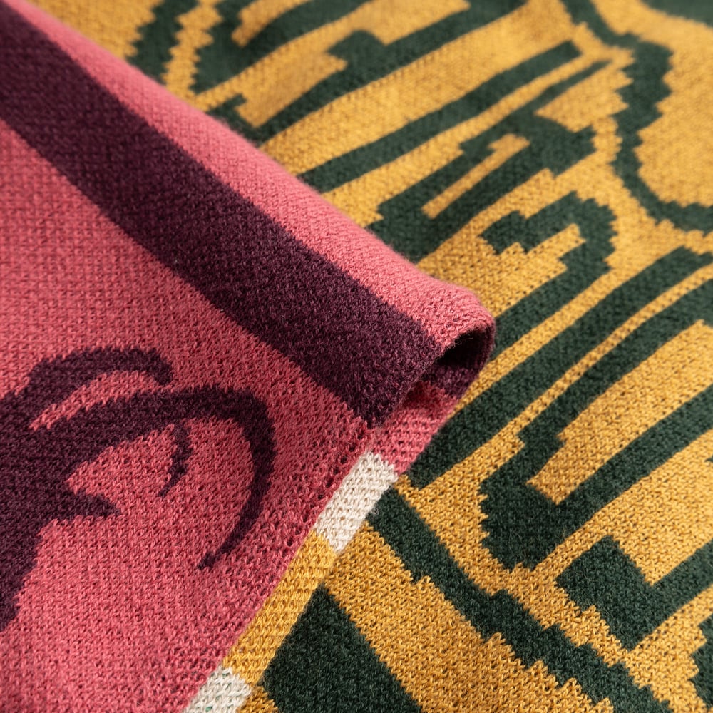 A detailed close-up of the Scarf Rossberga, showcasing the intricate jacquard knit and its vibrant retro ski block pattern.