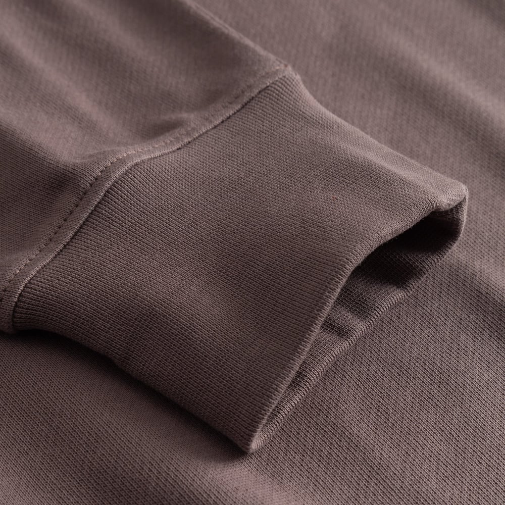 A detailed close-up of the ribbed cuff and sleeve of the Sweatshirt Bettna in Sparrow Brown.