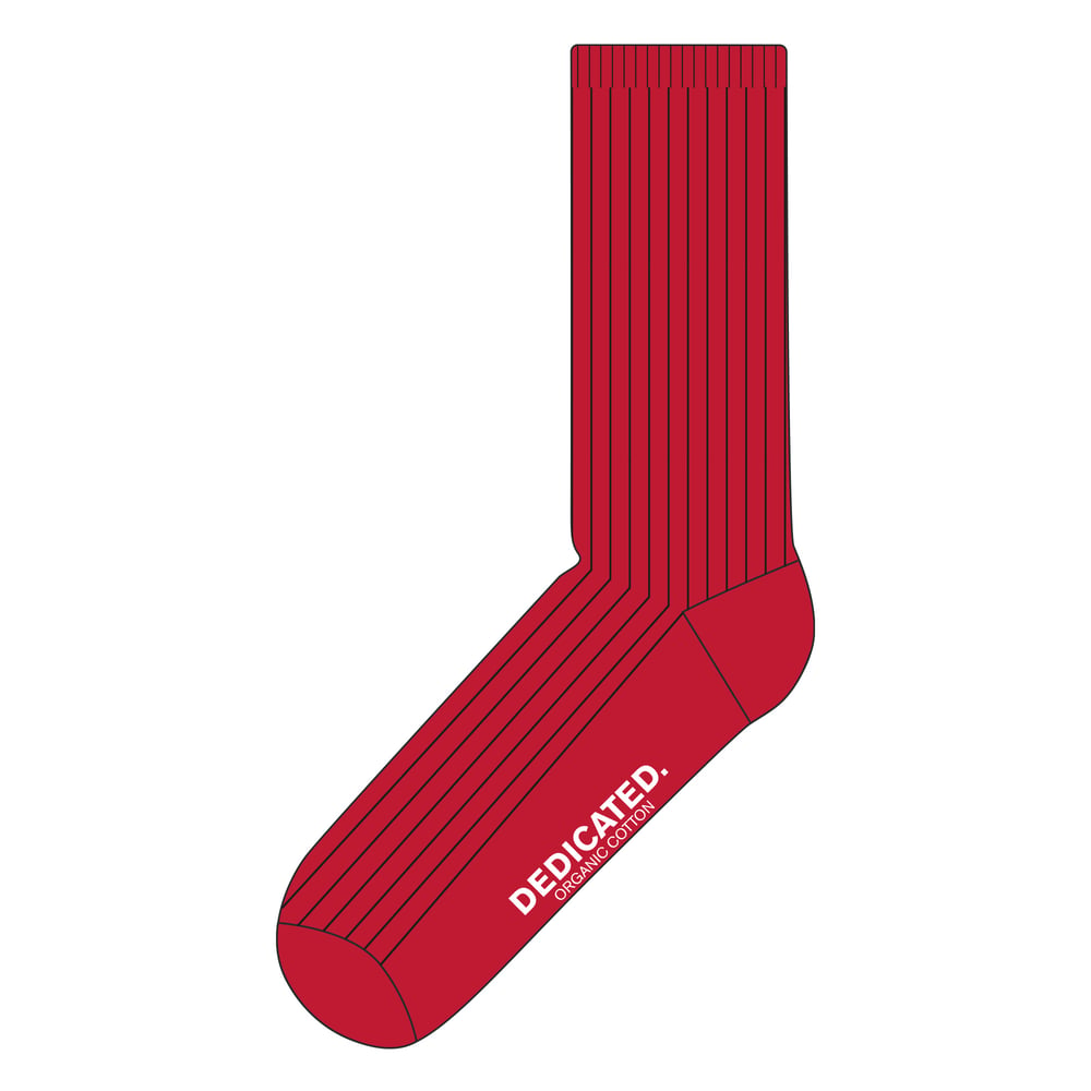 The Rib Socks Knivsta in solid true red, laid flat to show the ribbed texture and the Dedicated logo on the sole.