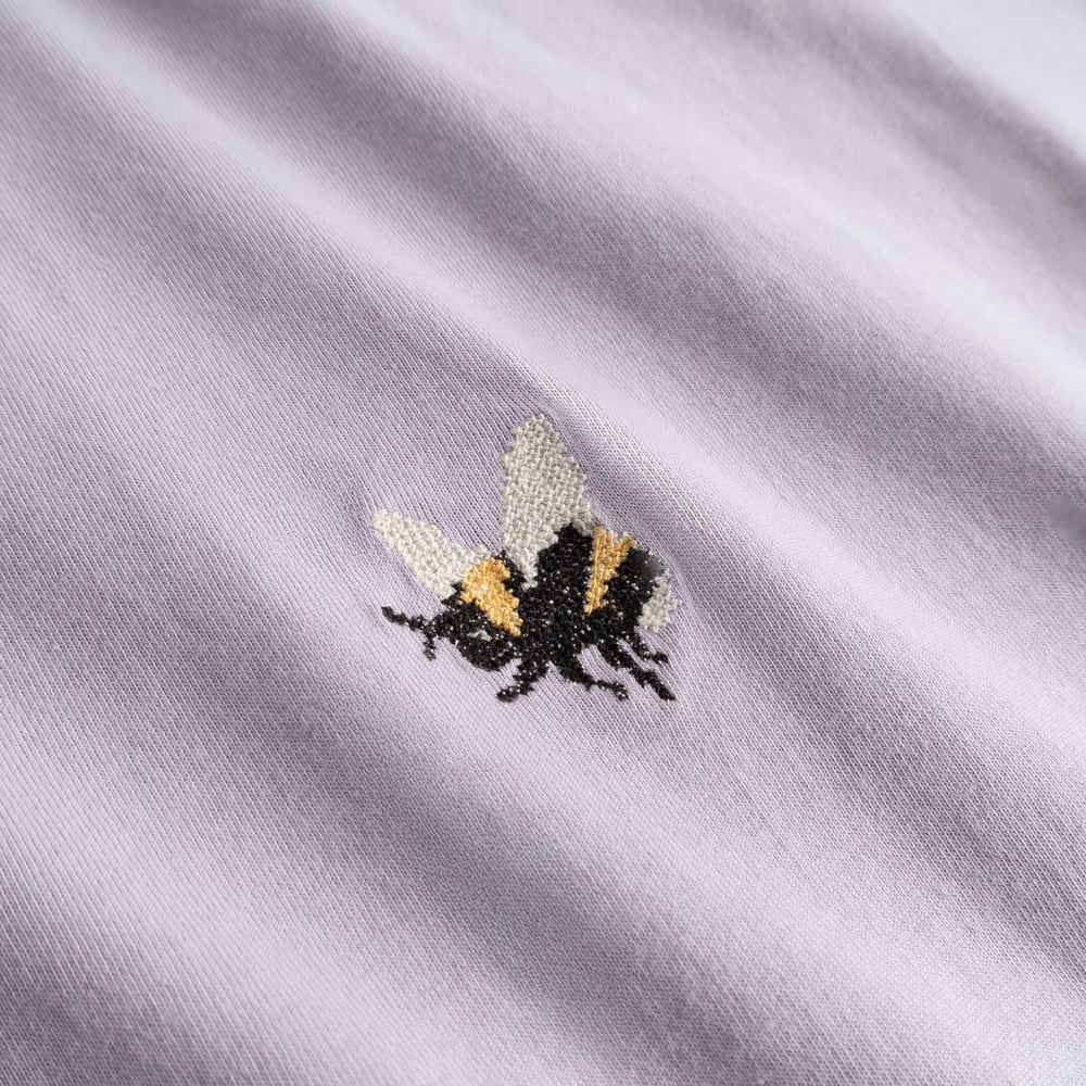 T-shirt Visby Bumblebee Cross Stitch Aura Purple