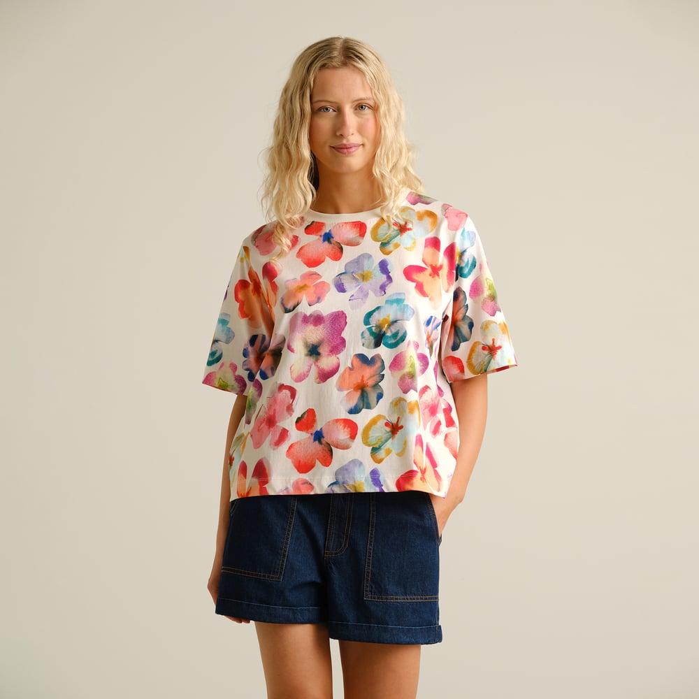 T-shirt Vadstena Flower Cut Egg White