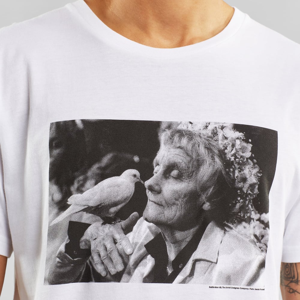 Close-up of the white Stockholm T-shirt, highlighting the iconic black and white photo print of Astrid and the dove.