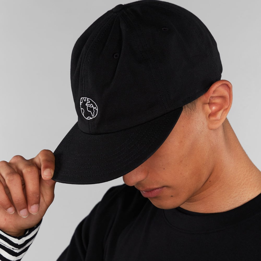 Unconstructed Cap Globe Black