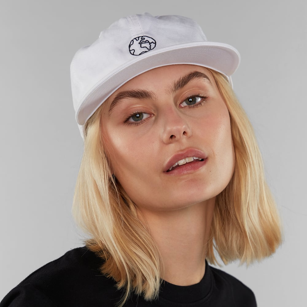 Unconstructed Cap Globe White