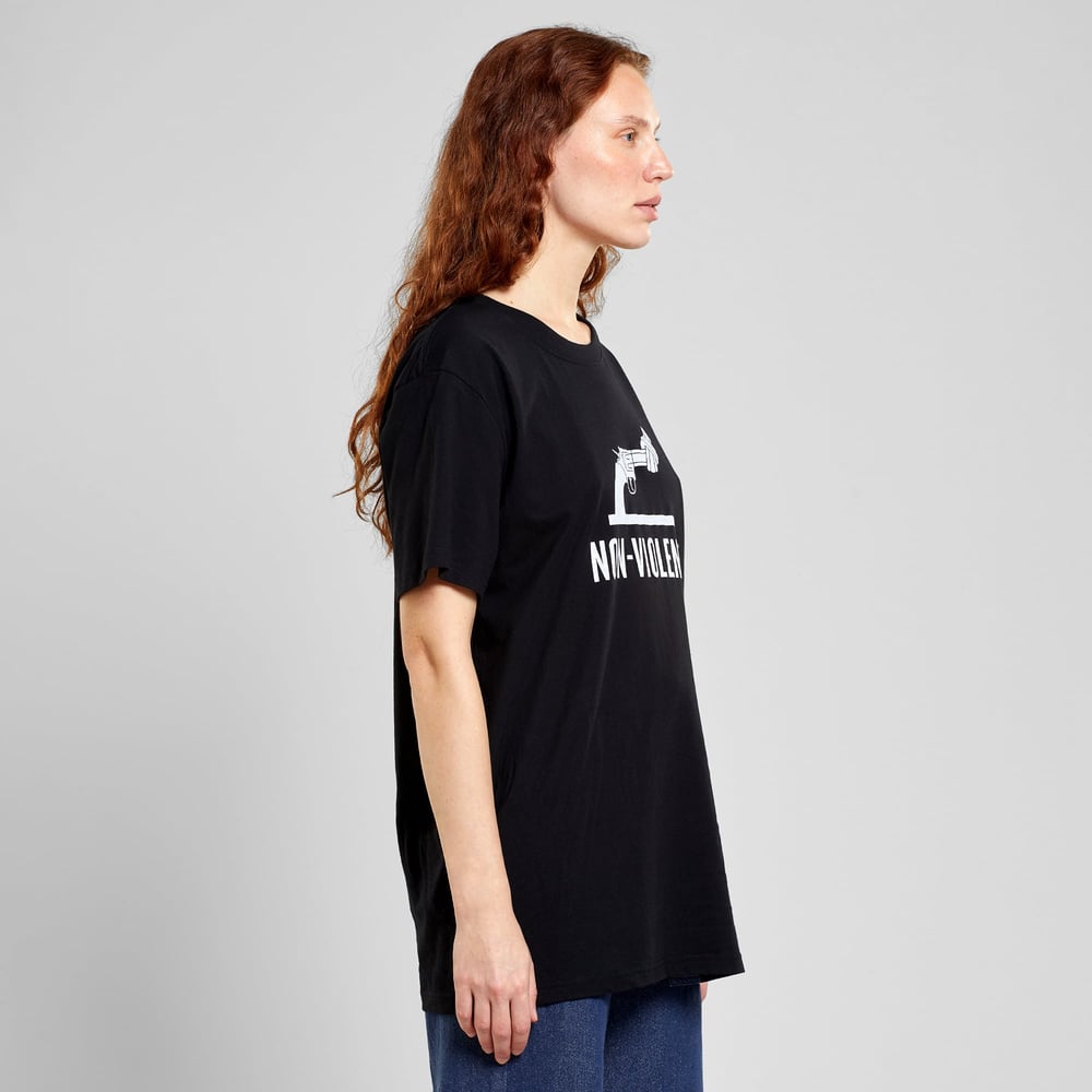T-shirt Stockholm The Knotted Gun Black