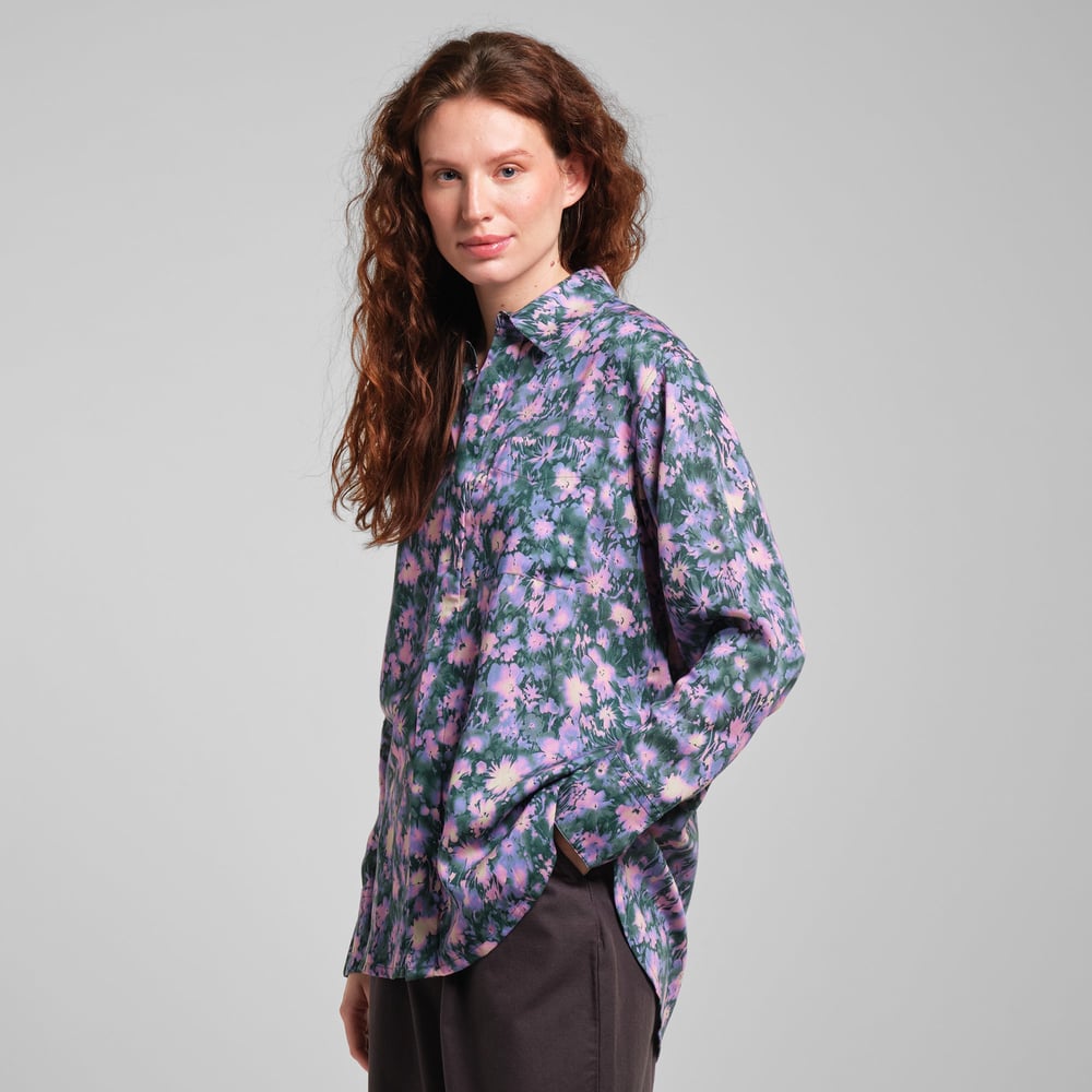 Shirt Kosta Blurred Flowers Purple