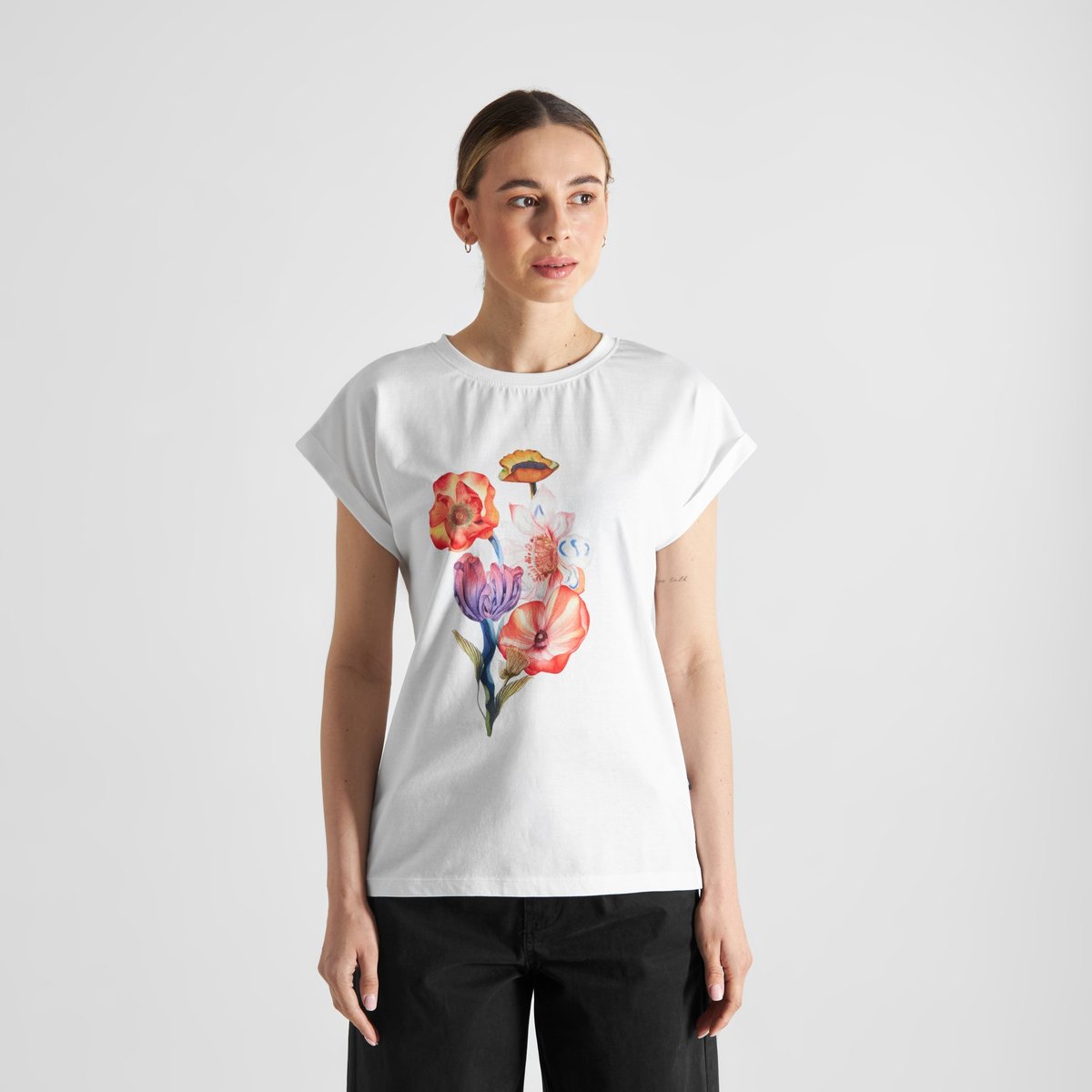 T-shirt Visby Fantasy Flower Bouquet White