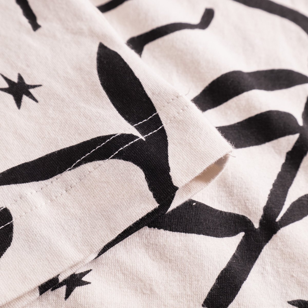 T-shirt Vadstena Papercut Horses Oat White