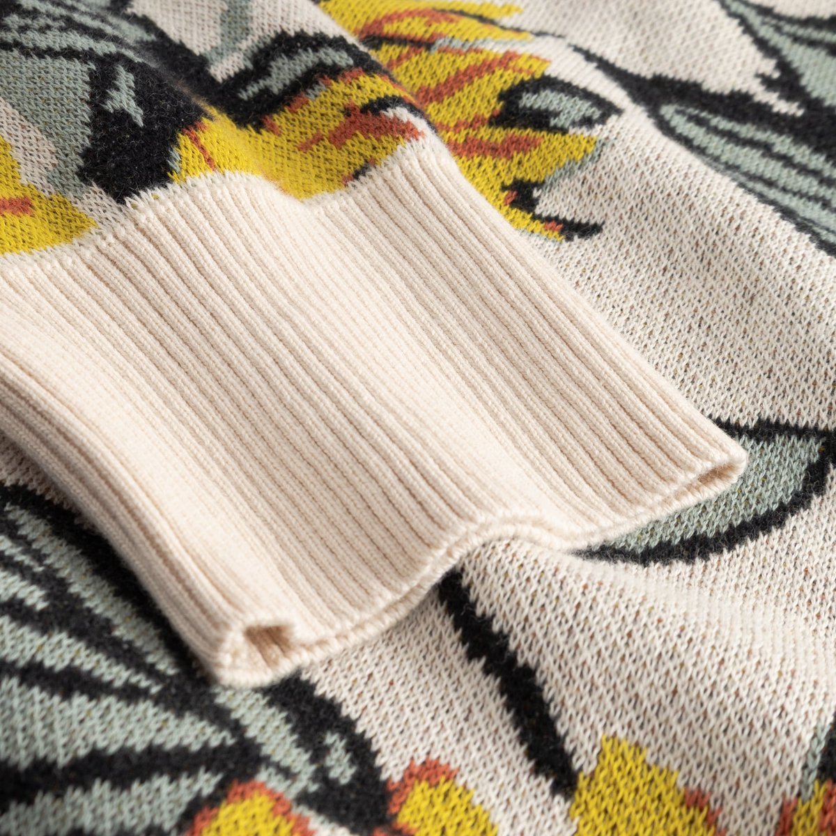 Cardigan Kanan Sunflower AOP Vanilla White