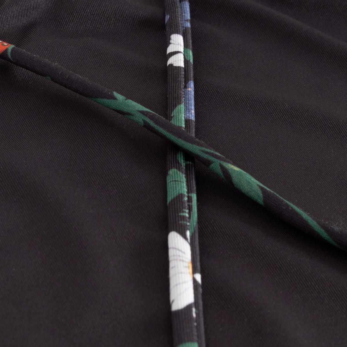 Bikini Top Orust Strawberry Field Black