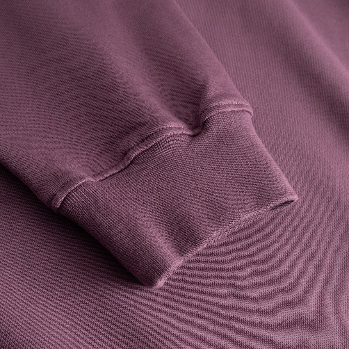 A close-up of the ribbed cuff and sleeve of the Sweatshirt Malmoe Base in Berry Purple, showing the soft fabric detail.