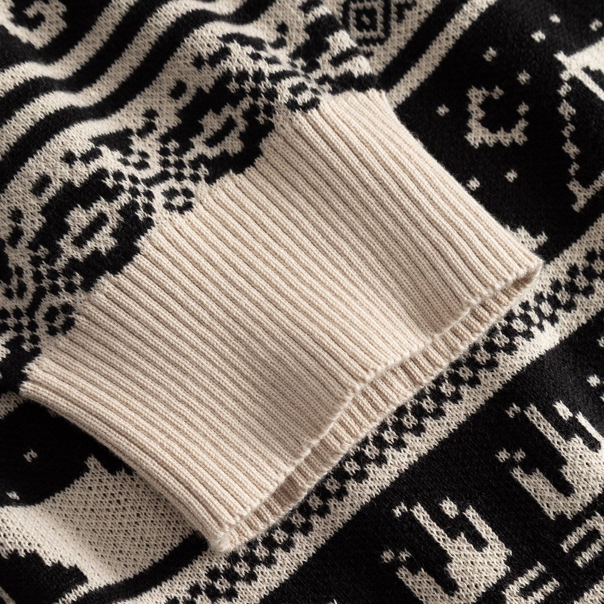 Close-up detail of the ribbed cuff and jacquard pattern on the Cardigan Delsbo Fairsle Hike.