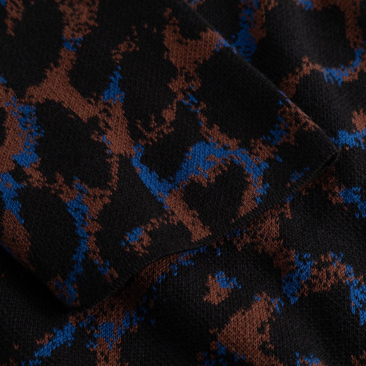 A detailed close-up of the soft, jacquard-knitted Sweater Limhamn in a vibrant multi-color leopard print.