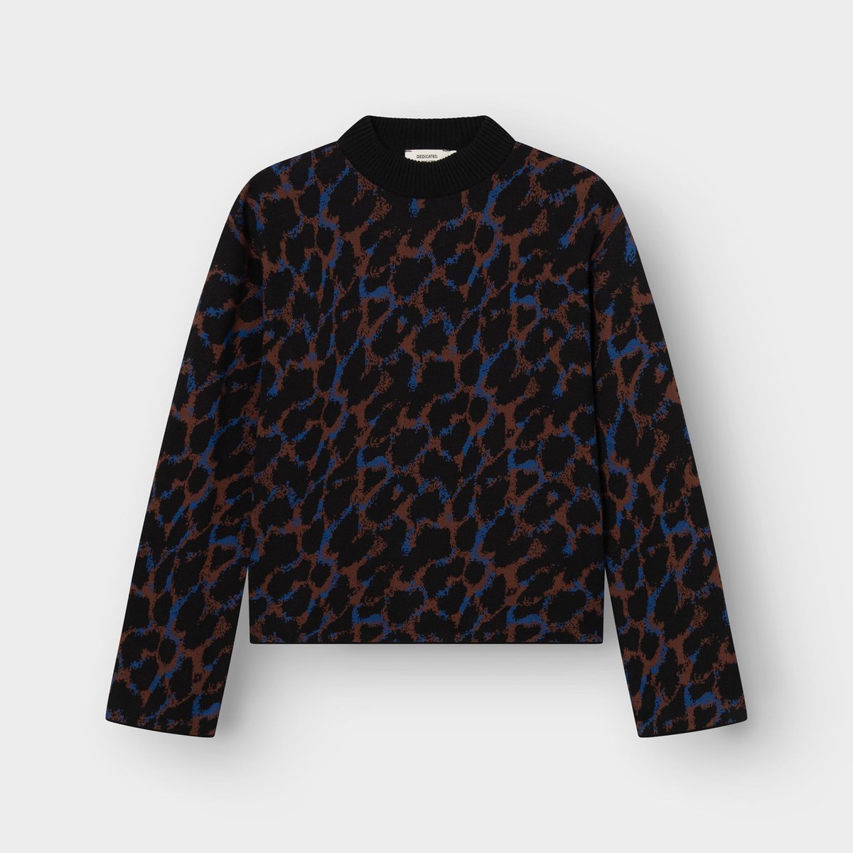 A flat lay image of the jacquard-knit Sweater Limhamn, featuring a bold multi-color leopard print.