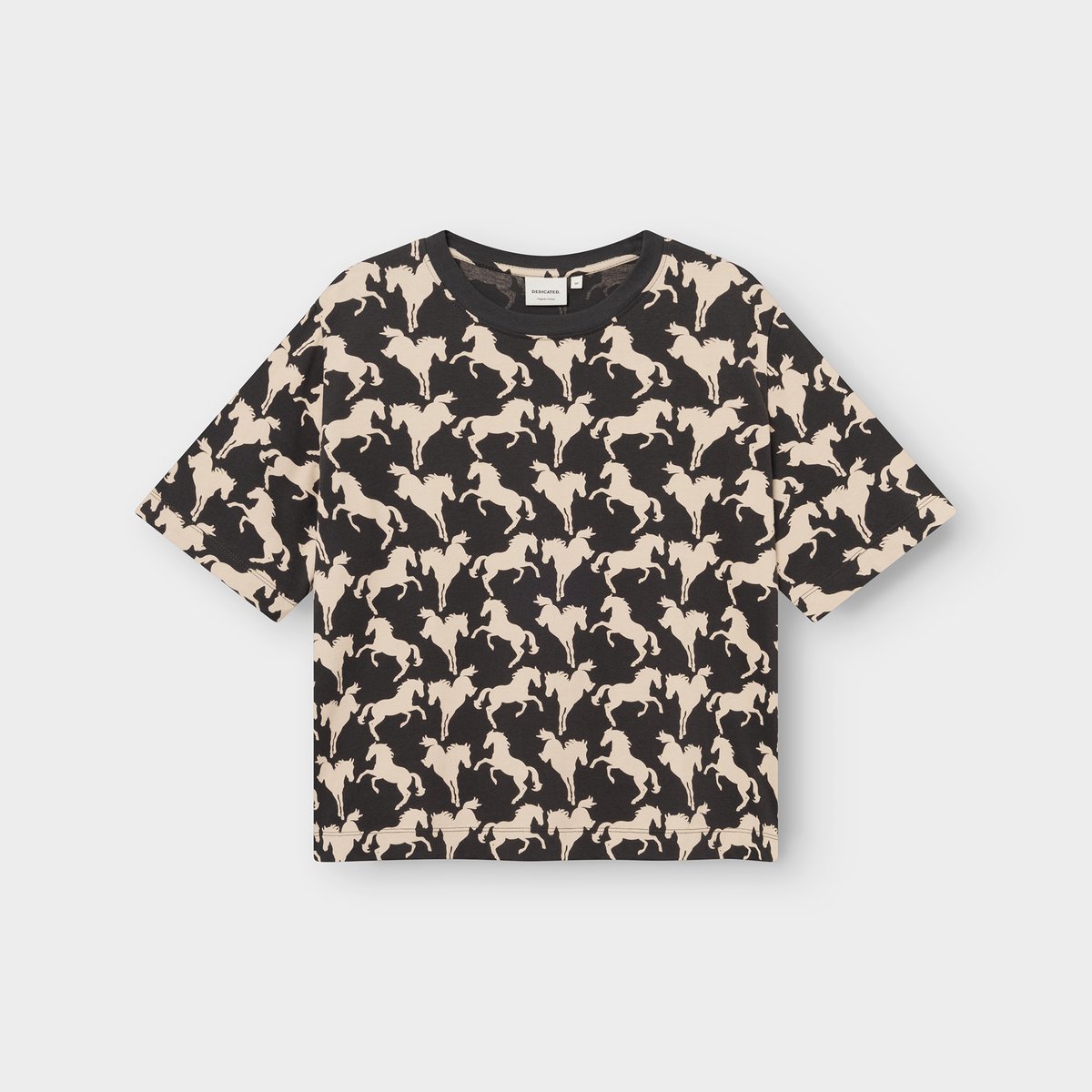 Flat lay of the charcoal T-shirt Vadstena, covered in a repeating print of cream-colored wild horses.
