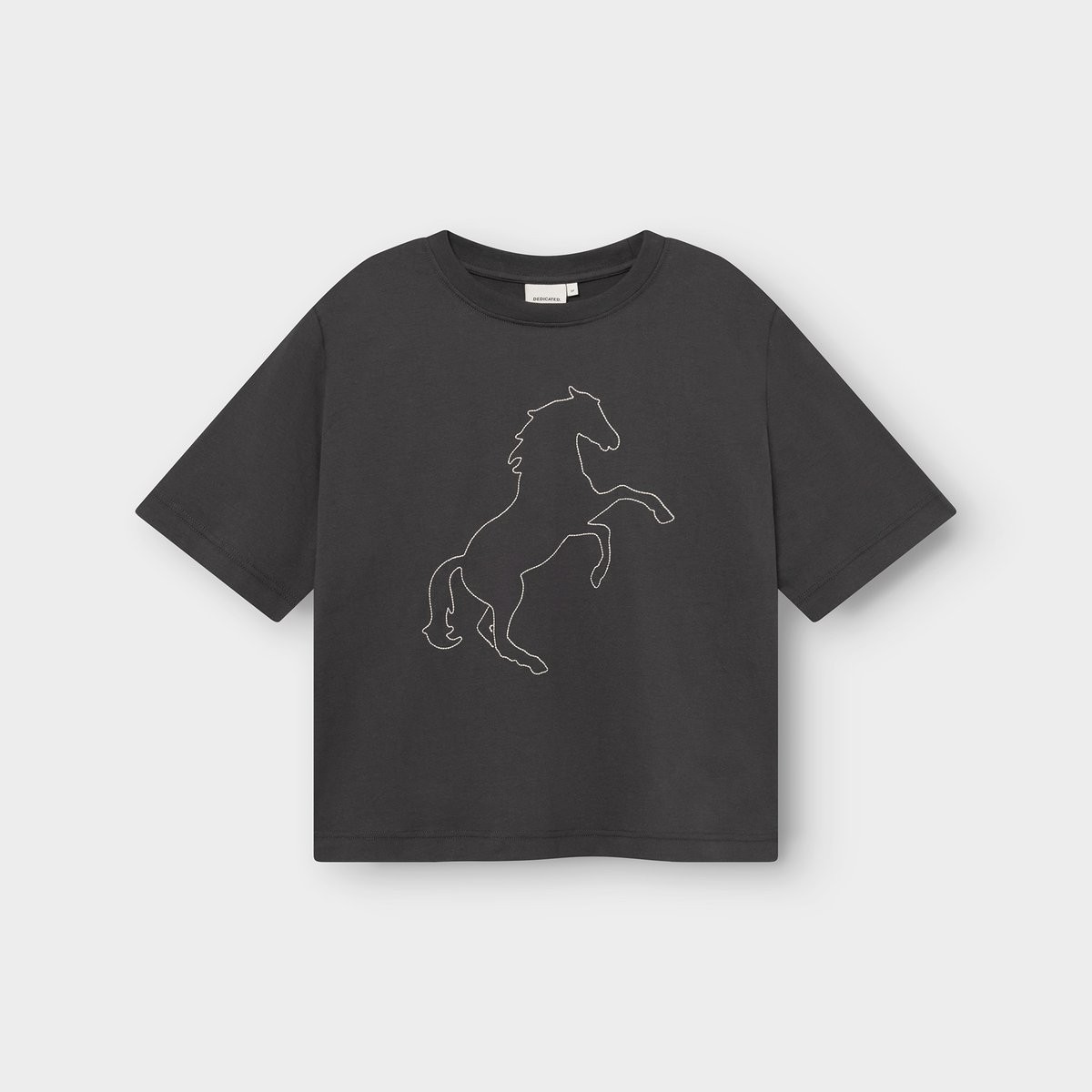 The Vadstena t-shirt in a relaxed fit. This charcoal grey tee features a simple and elegant embroidery of a wild horse.