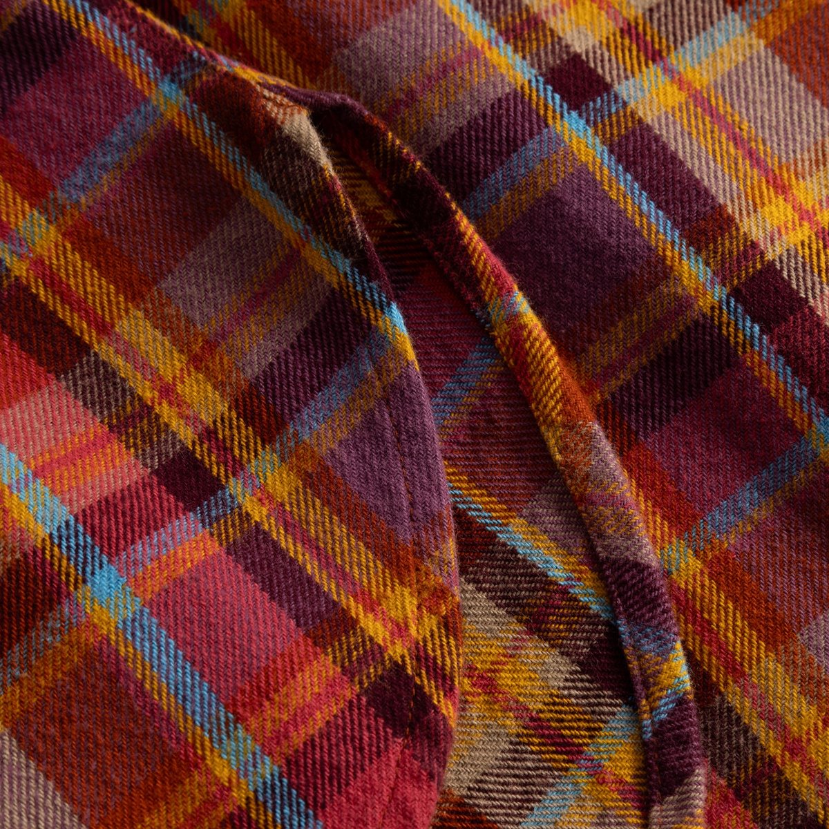 A close-up look at the soft, brushed flannel and vibrant Madras check of the Shirt Arboga in Multi Color.