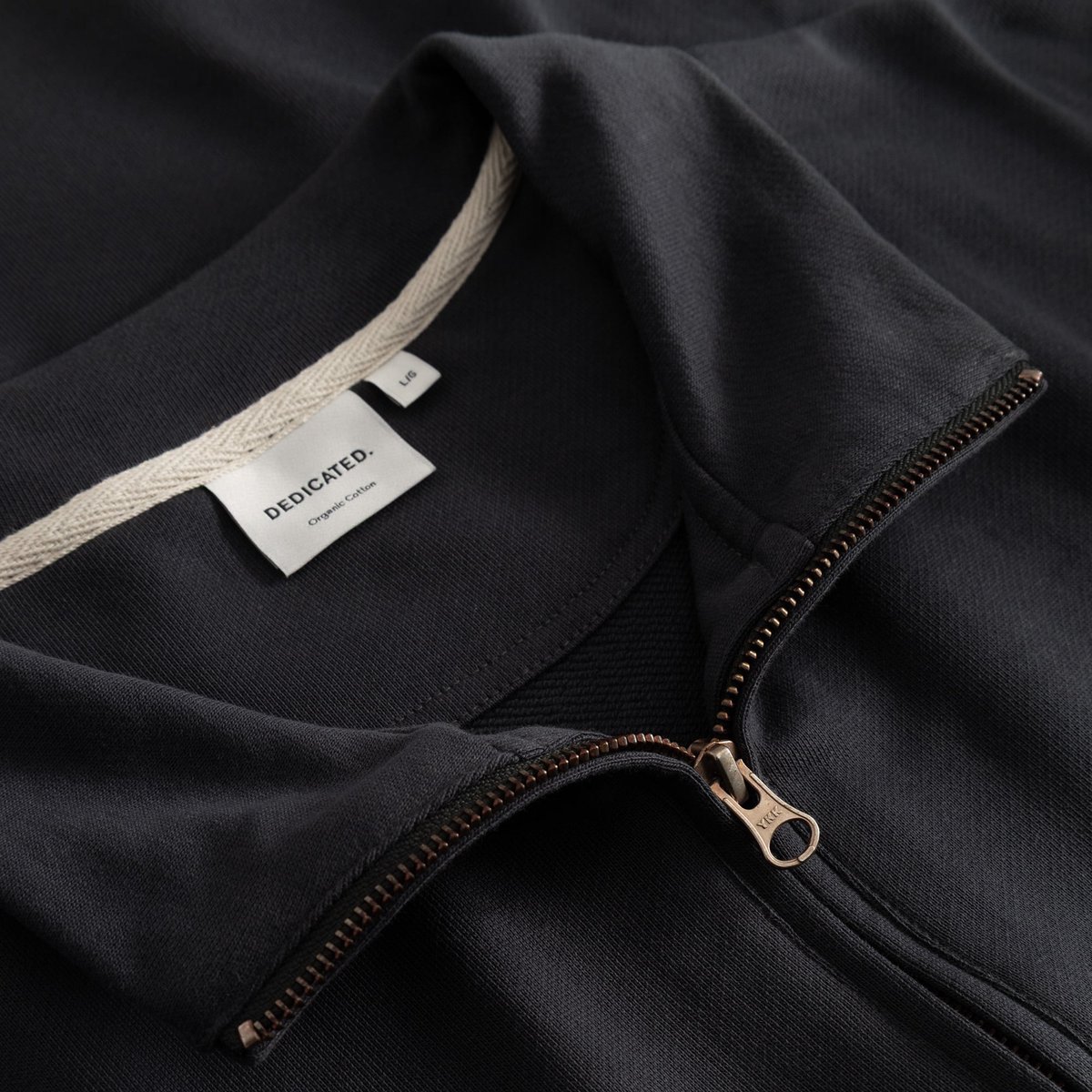 A close-up view of the Half Zip Sweatshirt Sandvalla in Phantom Black, highlighting the collar, metal zip, and brand label.