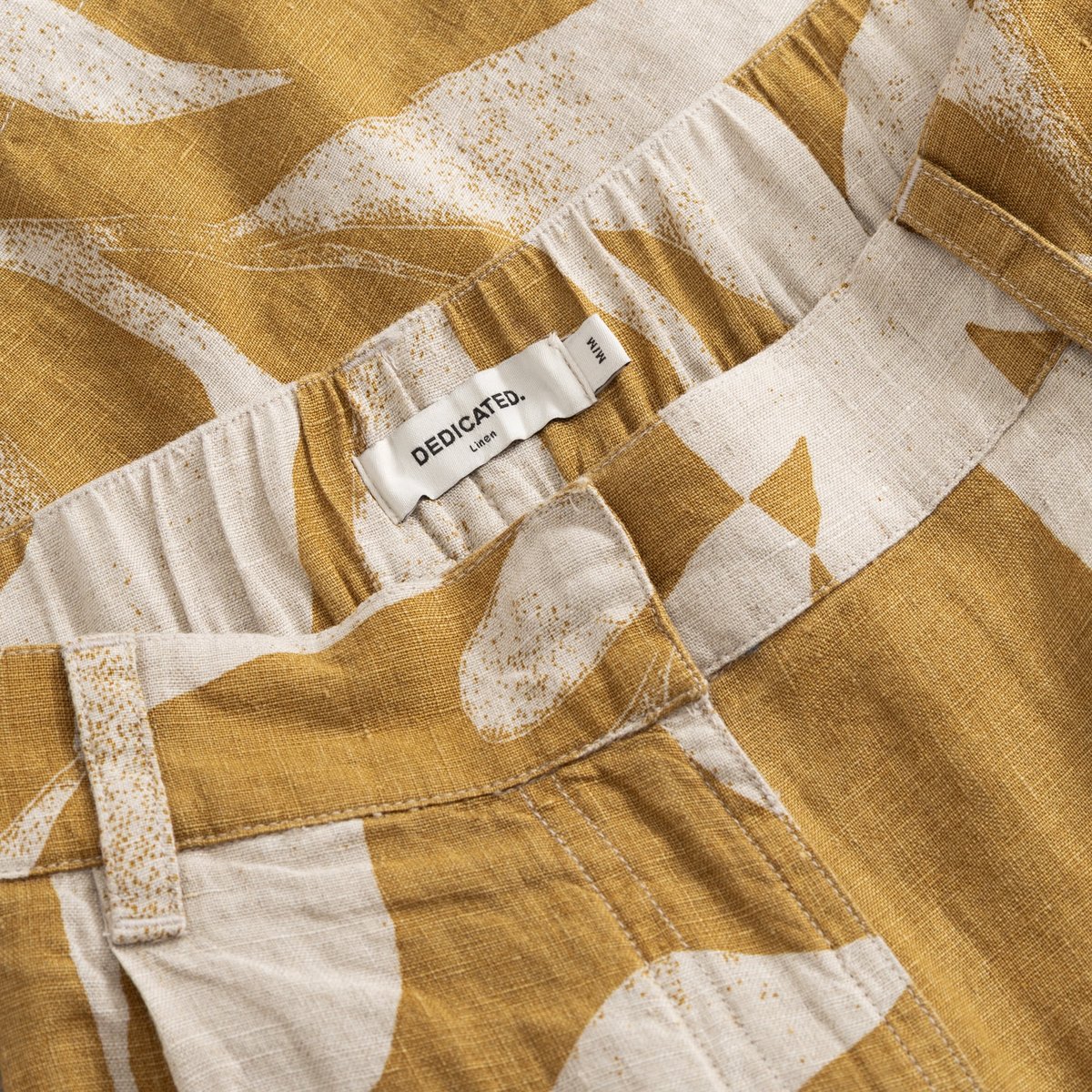Shorts Djupvik Linen Abstract Leaf Bronze Yellow