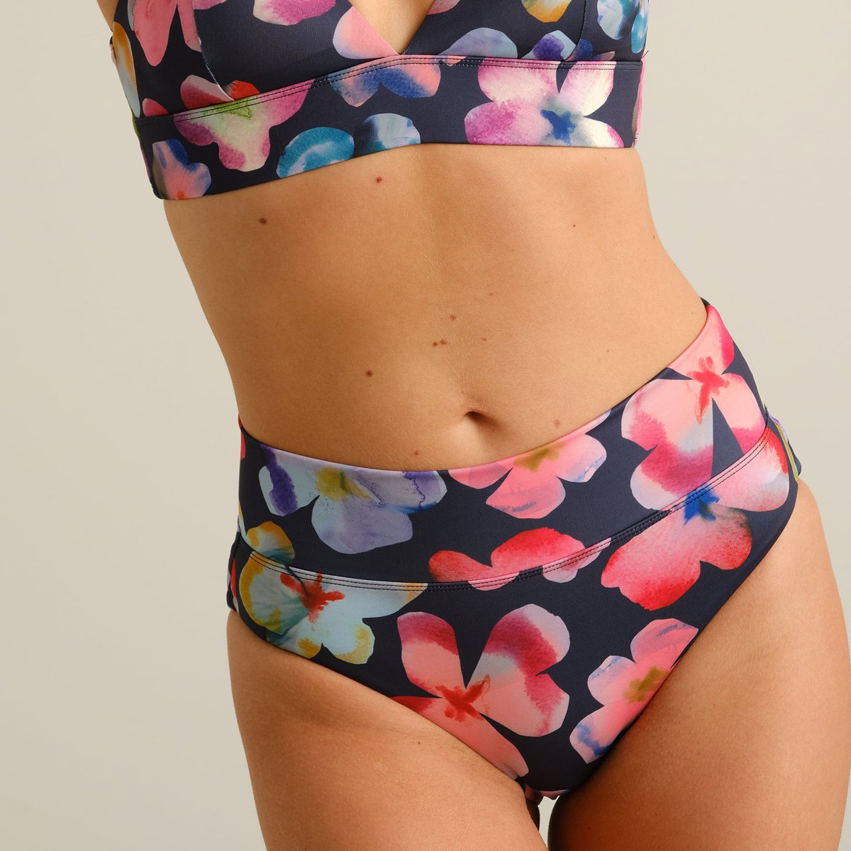 Bikini Pants Slite Cut Flower Black