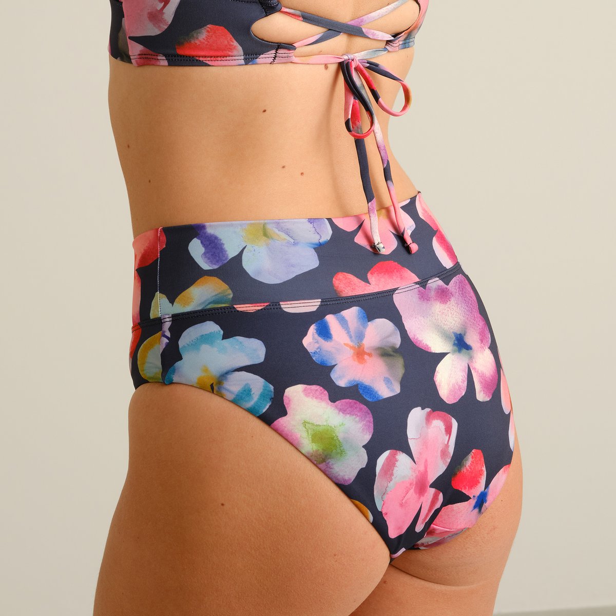 Bikini Pants Slite Cut Flower Black