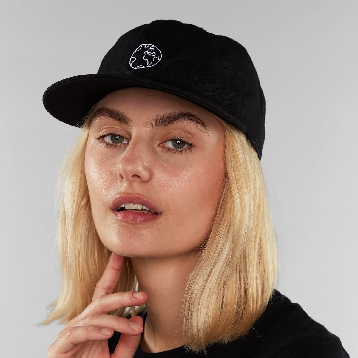 Unconstructed Cap Globe Black