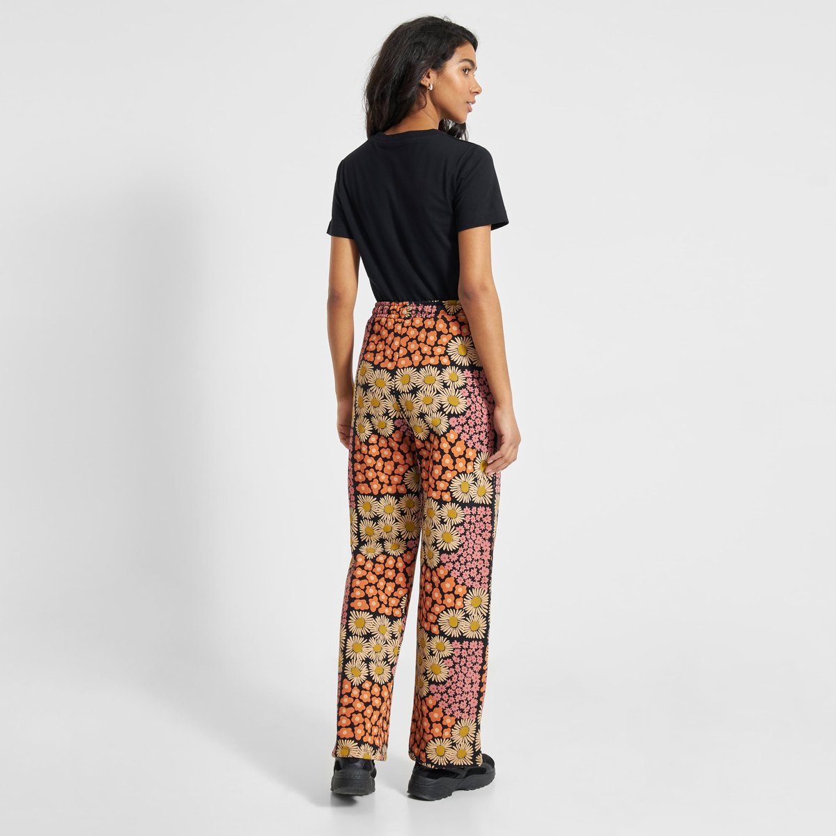 Sweatpants Lomma Small Flowers AOP Black