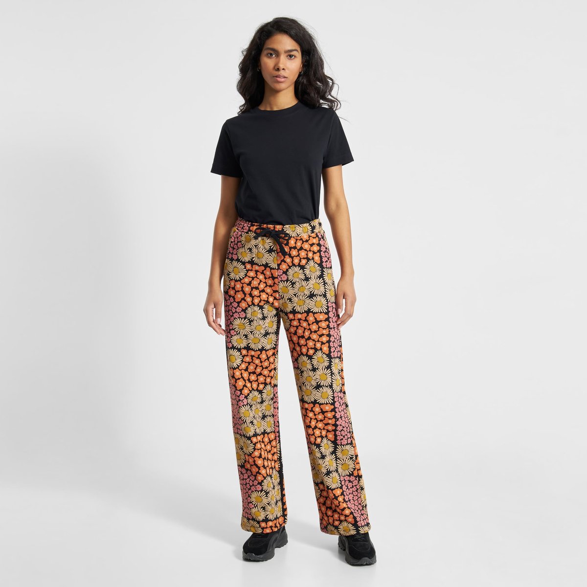 Sweatpants Lomma Small Flowers AOP Black