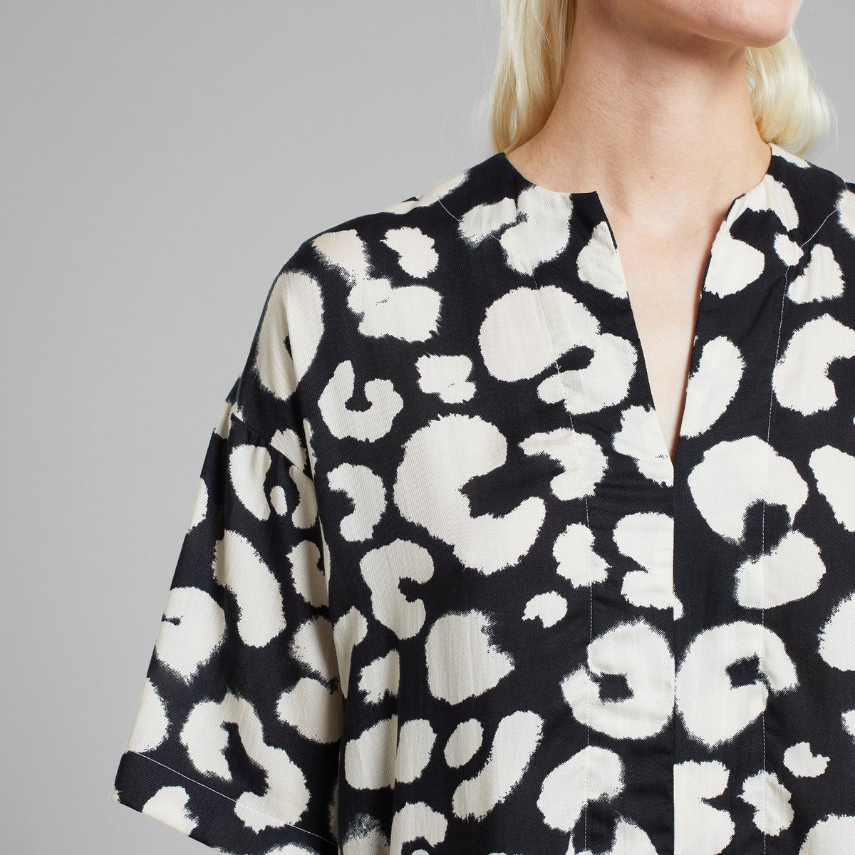 Kaftan Skillinge Painted Leopard Black