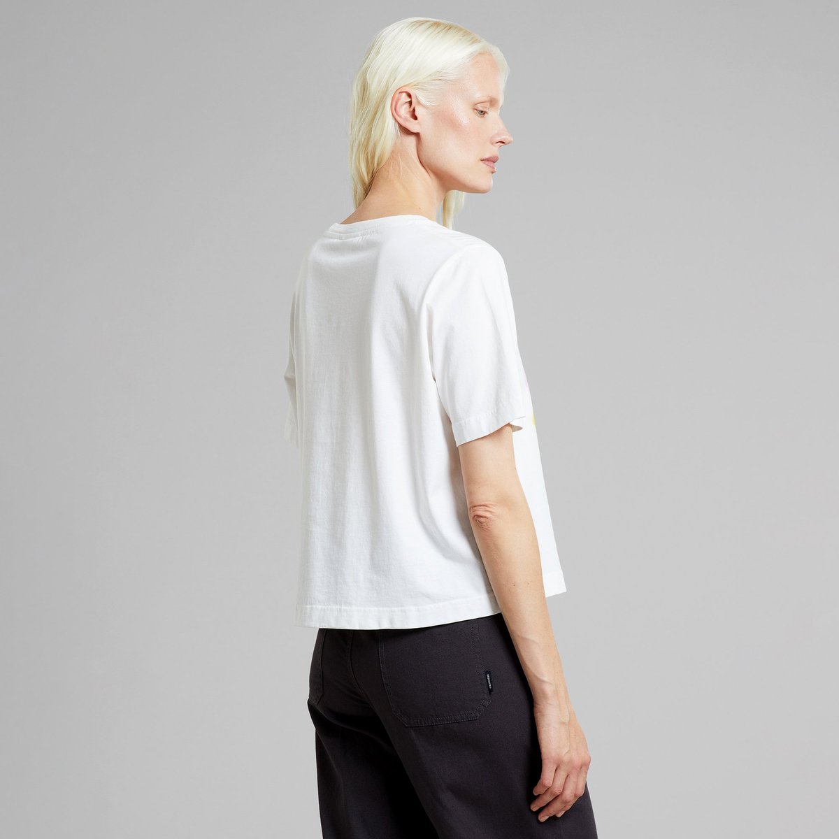 T-shirt Vadstena Abstract Flowers White