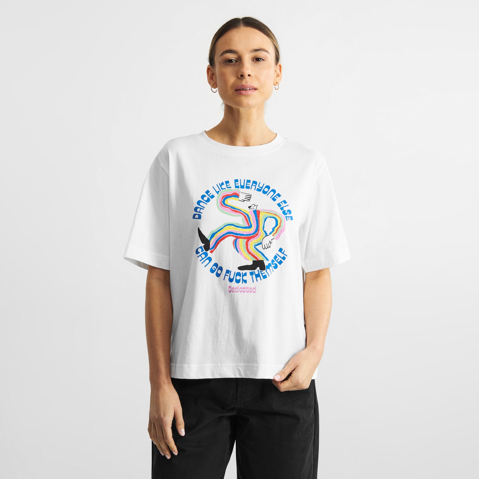 Model seen from the front wearing the white T-shirt Vadstena with its colorful dancing figure print and slogan.