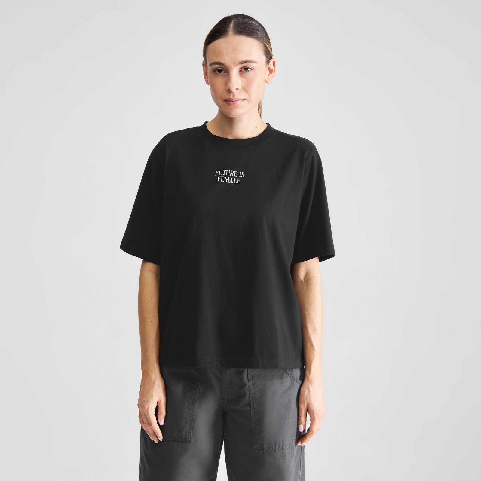 T-shirt Vadstena Future is Female Black