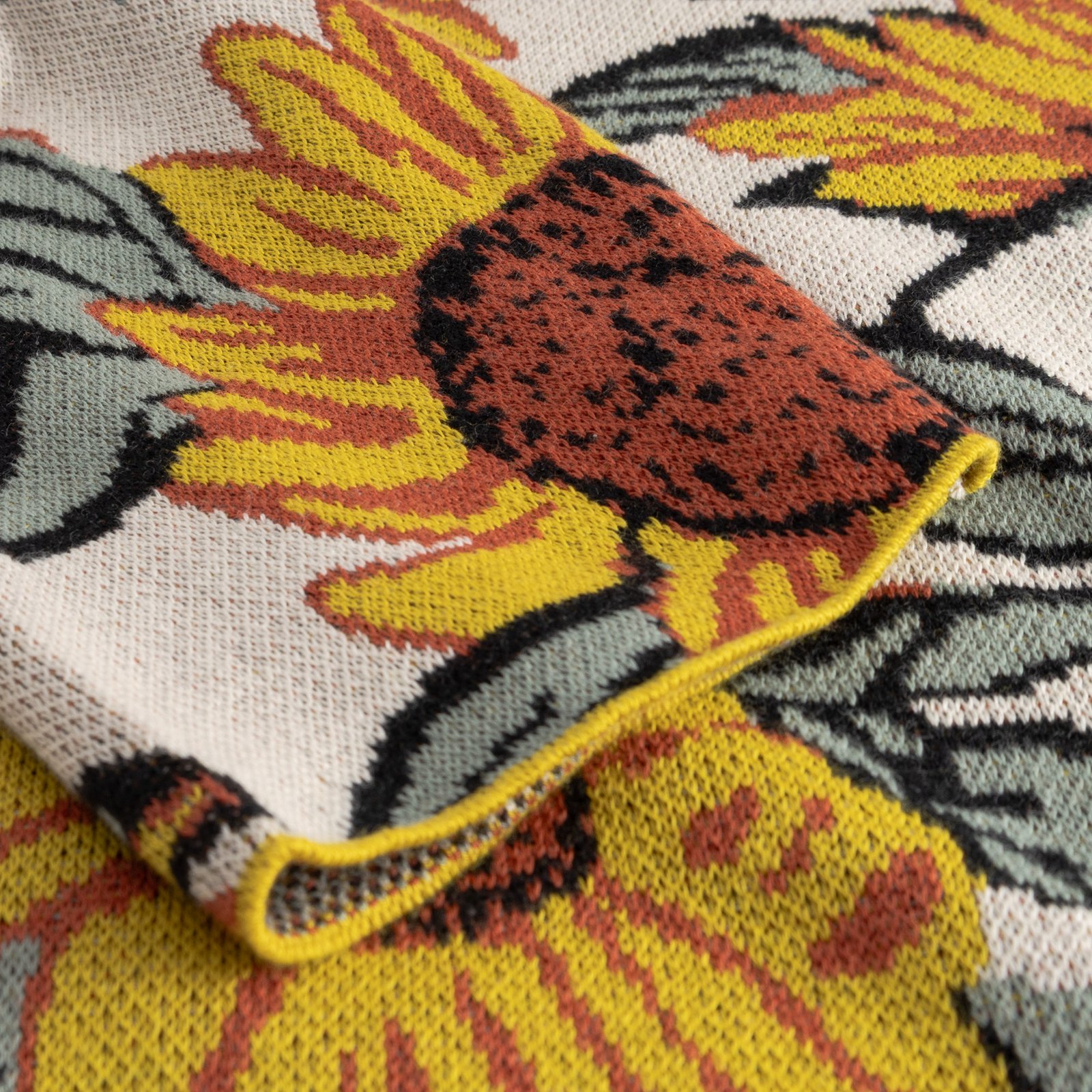 Sweater Limhamn Sunflower AOP Vanilla White