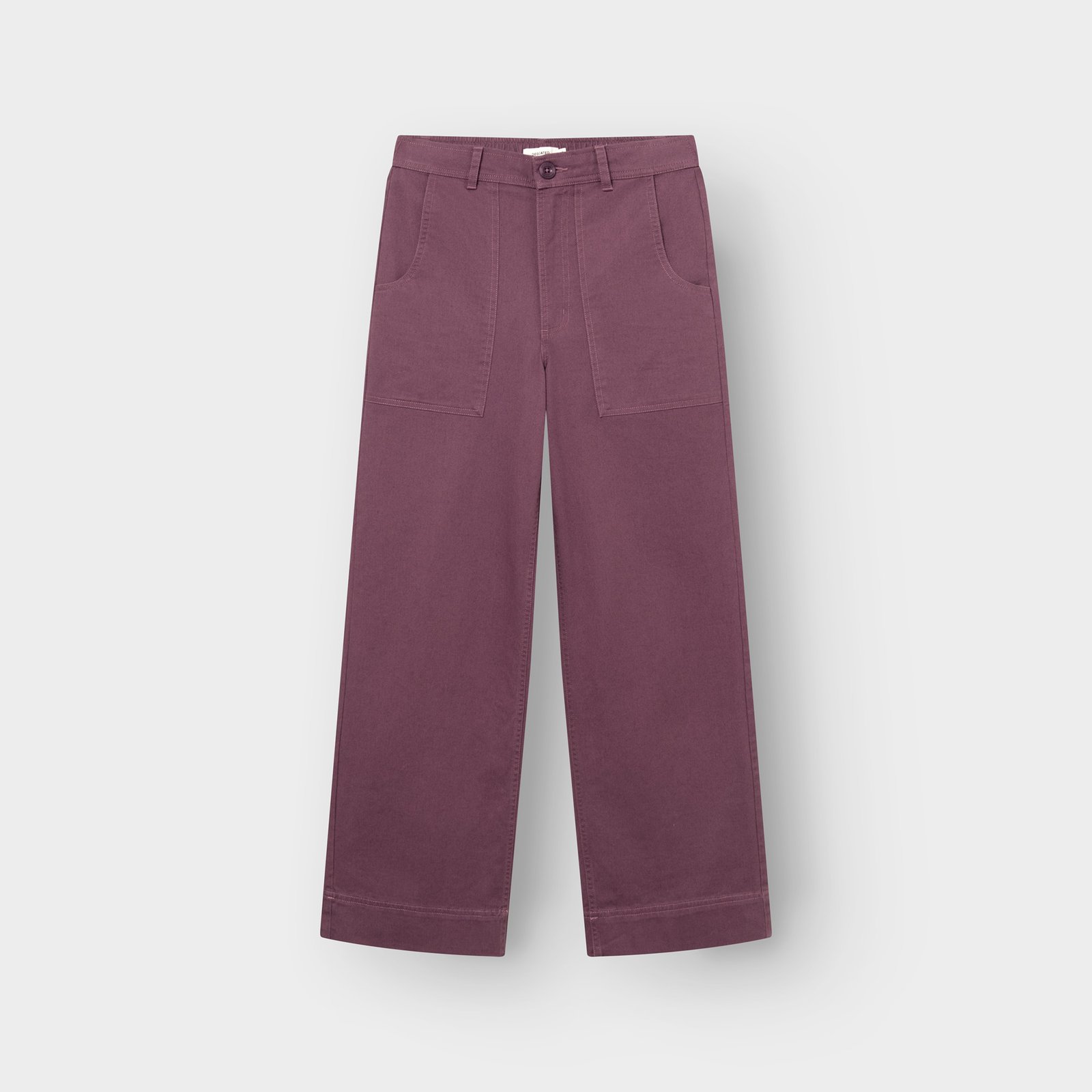Frontvy av Workwear-byxan Vara i Berry Purple med hög midja, vida ben och stora påsydda fickor.