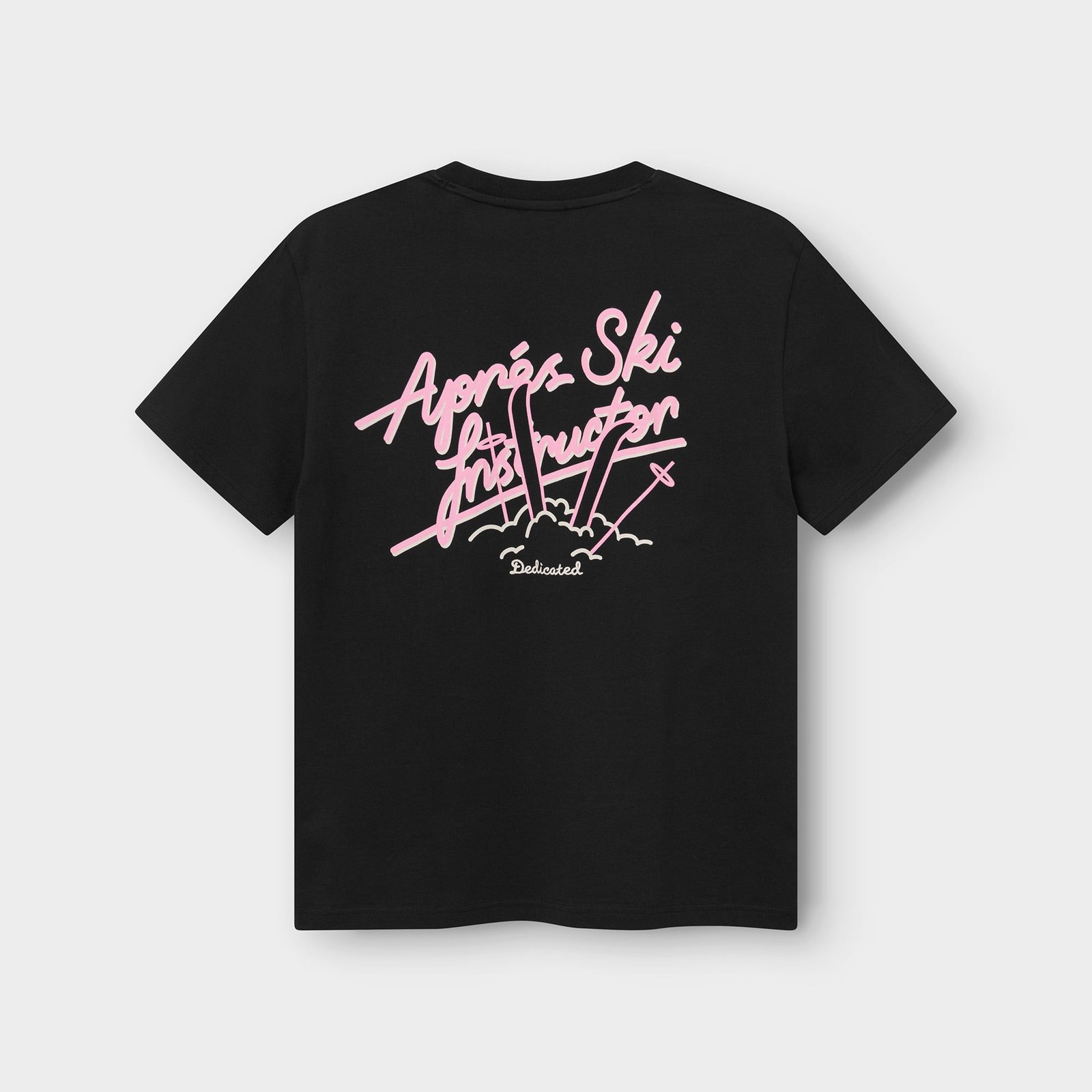 Back view of the black T-shirt Stockholm, showing off the playful pink 'Après Ski Instructor' graphic.