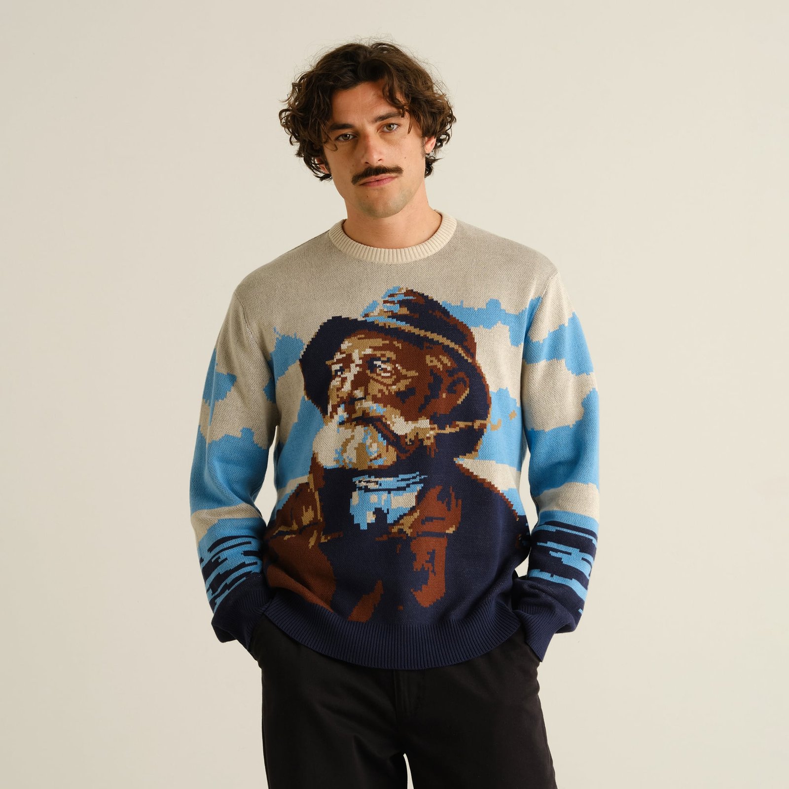 Front view of a model wearing the Sweater Mora Man and Sea, a multi-colored jacquard knit, against a plain background.