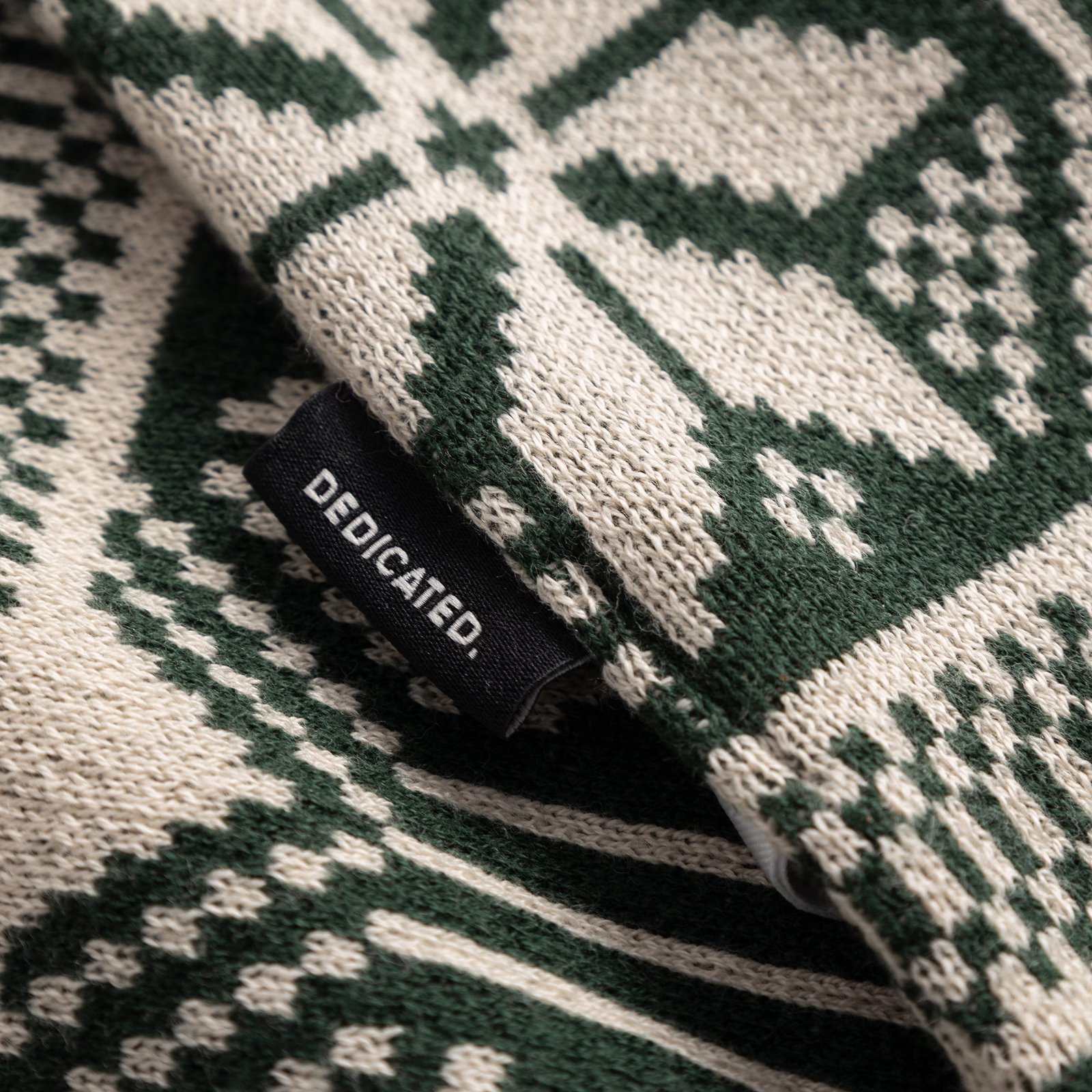 Close-up of the Scarf Rossberga Retro Ski Blocks, showing the jacquard knit detail and the black Dedicated brand tag.