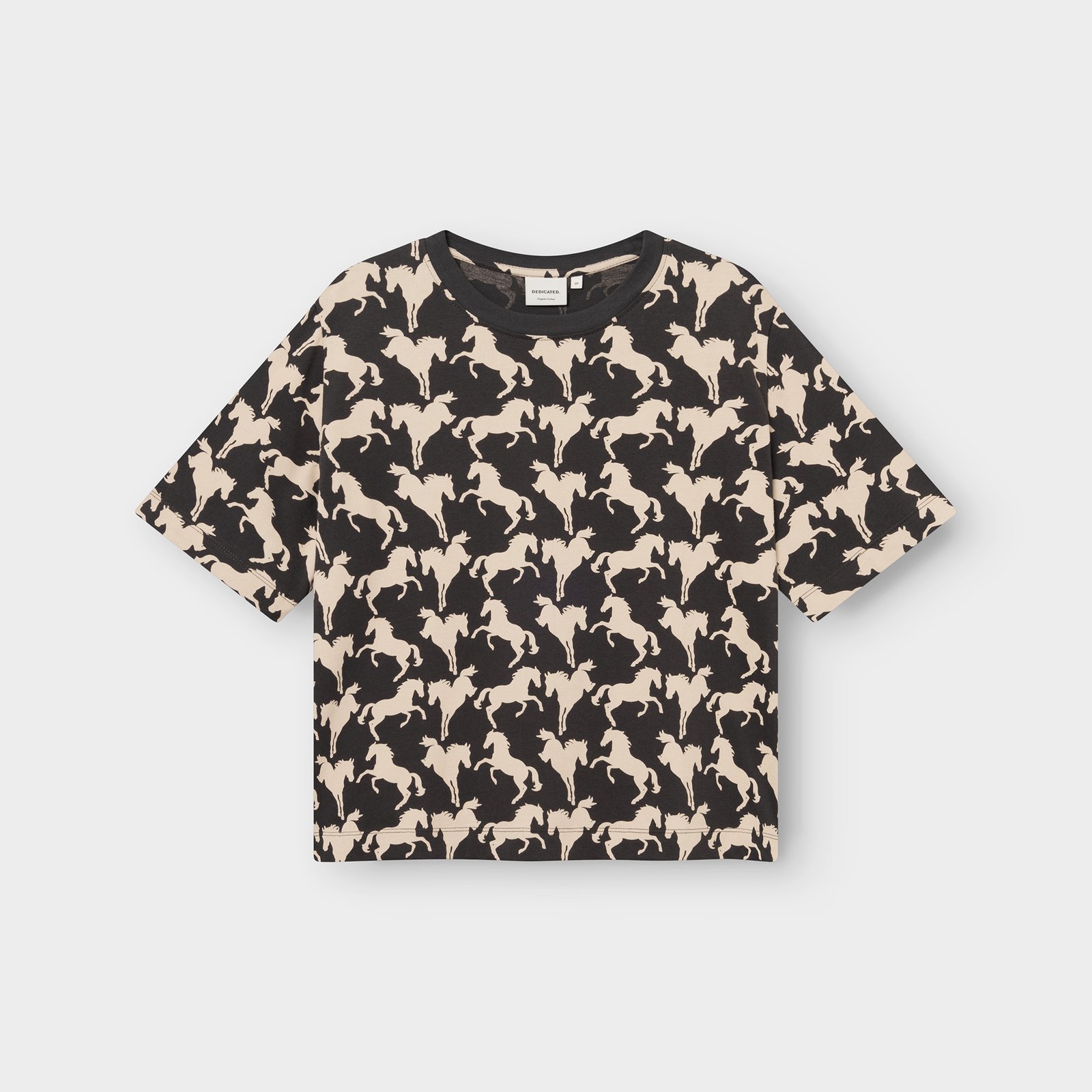 Flat lay of the charcoal T-shirt Vadstena, covered in a repeating print of cream-colored wild horses.
