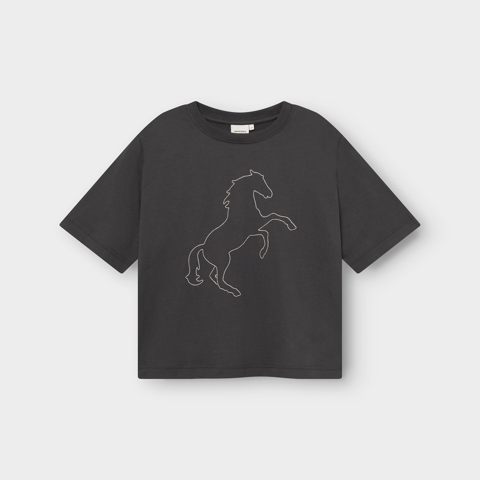 The Vadstena t-shirt in a relaxed fit. This charcoal grey tee features a simple and elegant embroidery of a wild horse.