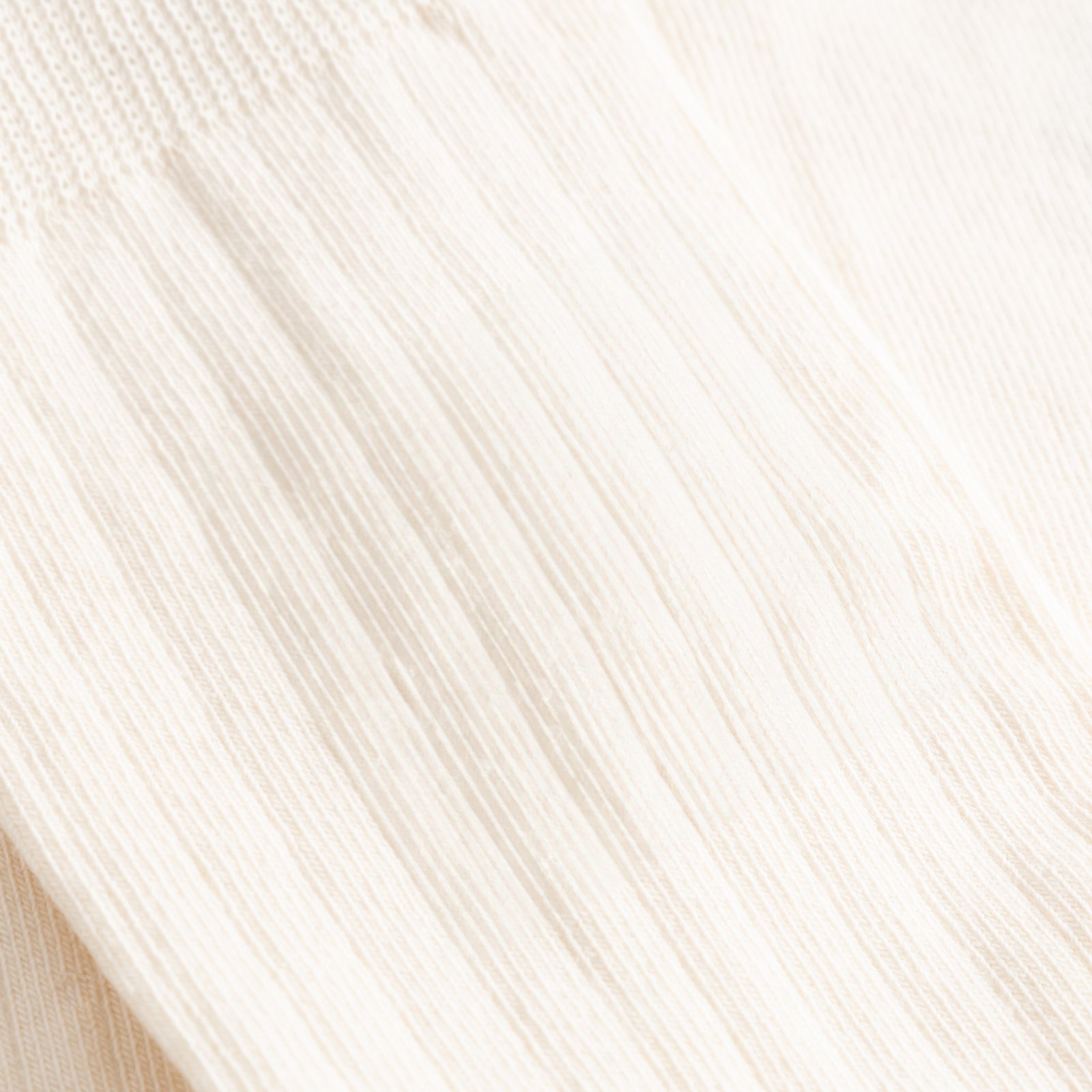 A detailed close-up of the fine ribbed texture of the Knivsta off-white socks.