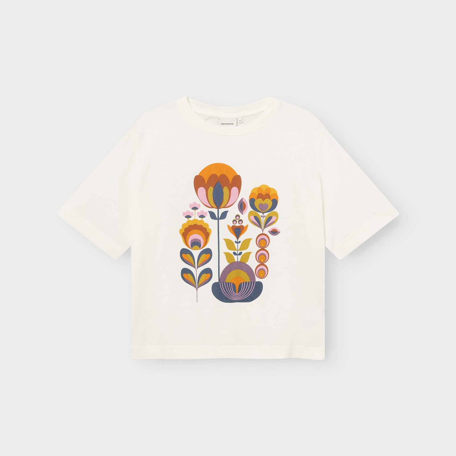 Front view of the T-shirt Vadstena in off-white, featuring the colorful retro-inspired Autumn Harvest graphic print.