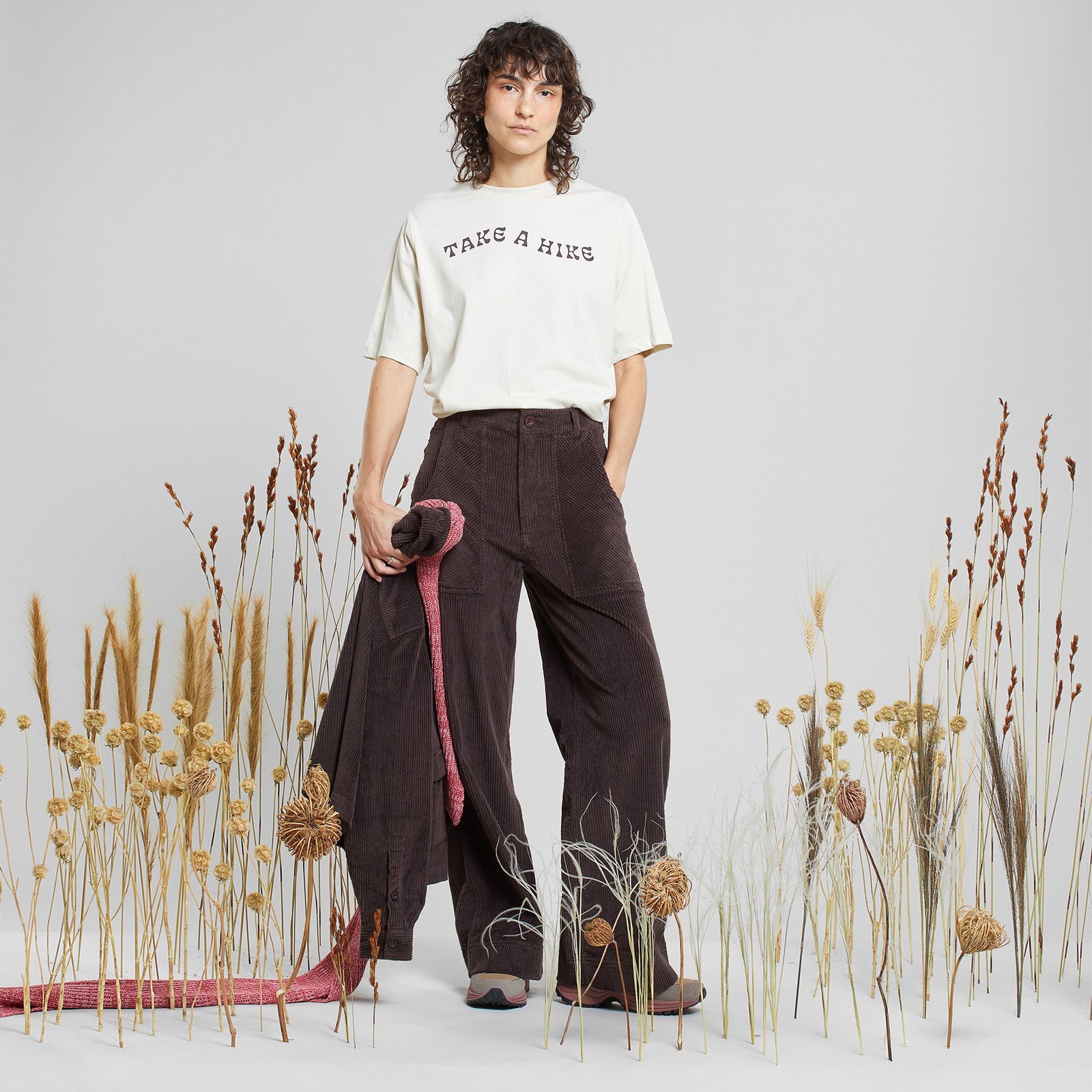 T-shirt Vadstena Take a Hike Oat White